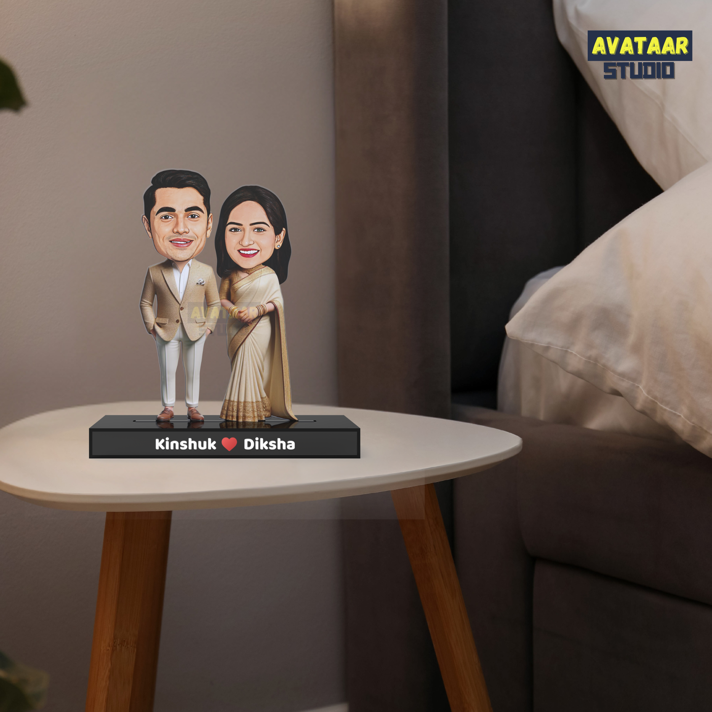Traditional Couple Avataar Stand – Personalized Acrylic Gift in Ethnic Wear with Name