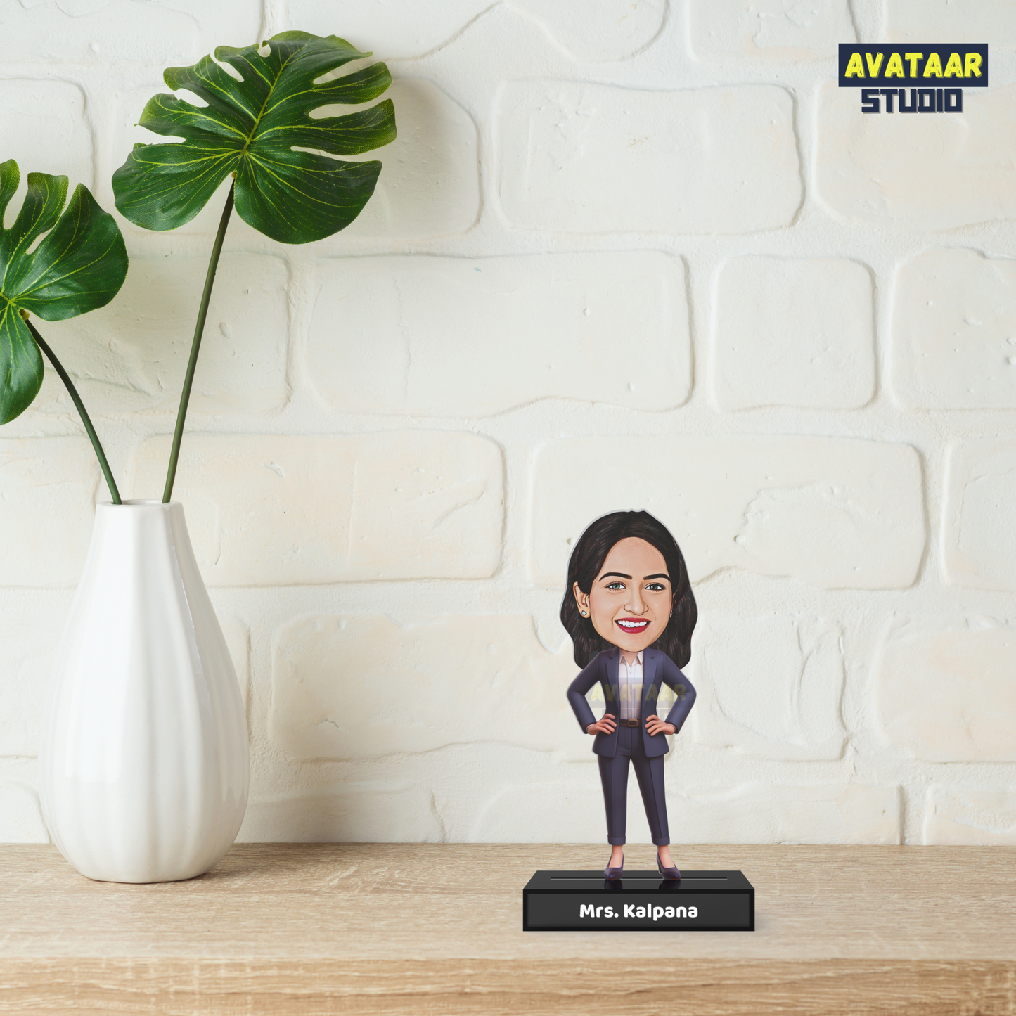 Boss Lady Energy – Personalized Avataar Stand for Women