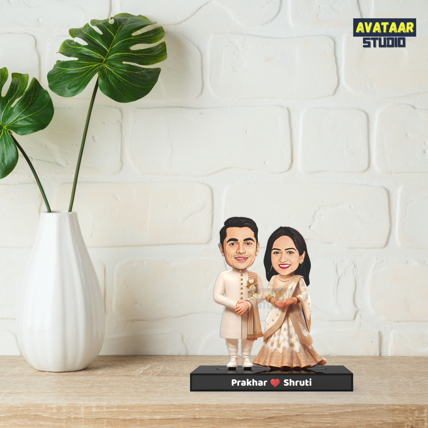 Wedding Couple Avatar Stand – Personalized Acrylic Gift for Bride & Groom with Name