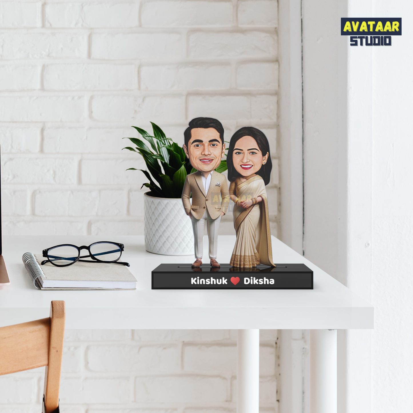 Traditional Couple Avataar Stand – Personalized Acrylic Gift in Ethnic Wear with Name