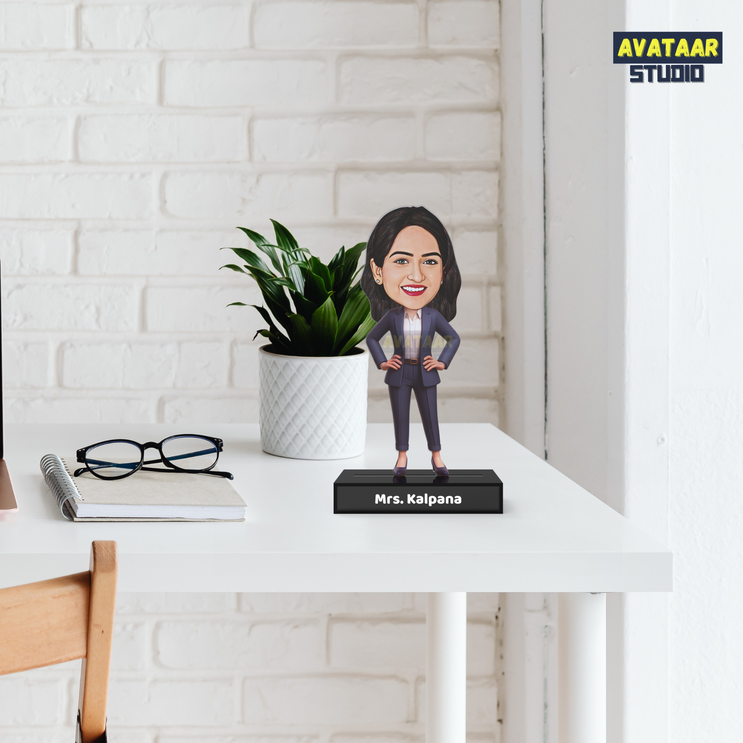 Boss Lady Energy – Personalized Avataar Stand for Women
